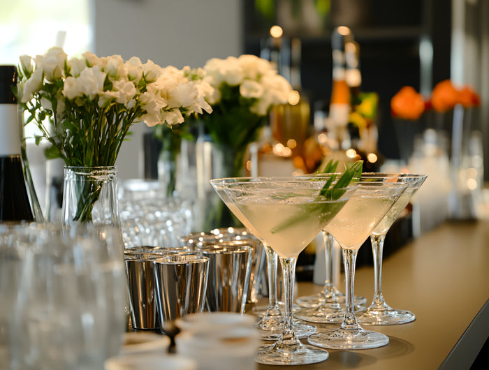 <h3>Happy hour starts here!</h3><h2><strong>BOOK OUR MOBILE BAR.</strong></h2>